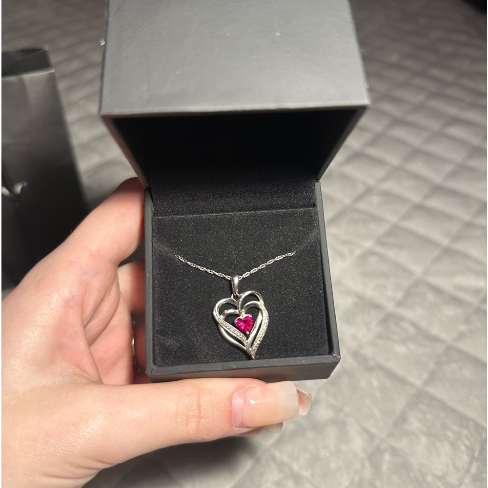 Kay Jewler, heart necklace.